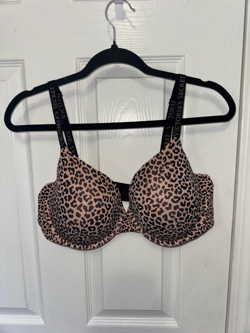 Victoria's Secret Leopard Print T-Shirt Bra in Pink and Black size 40D